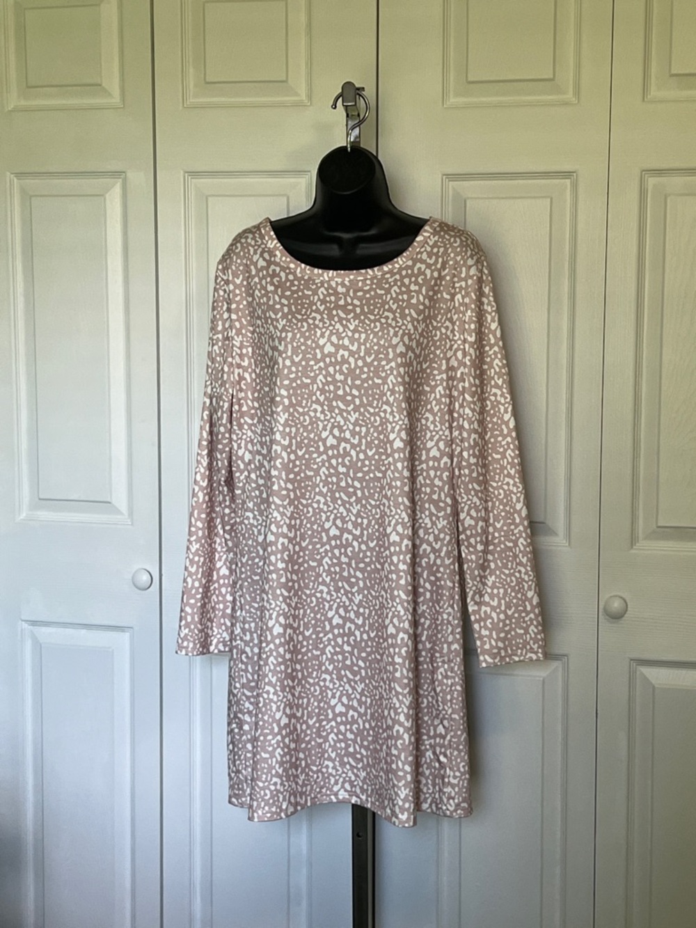 Women's Pink Animal Print Long Sleeve Dress